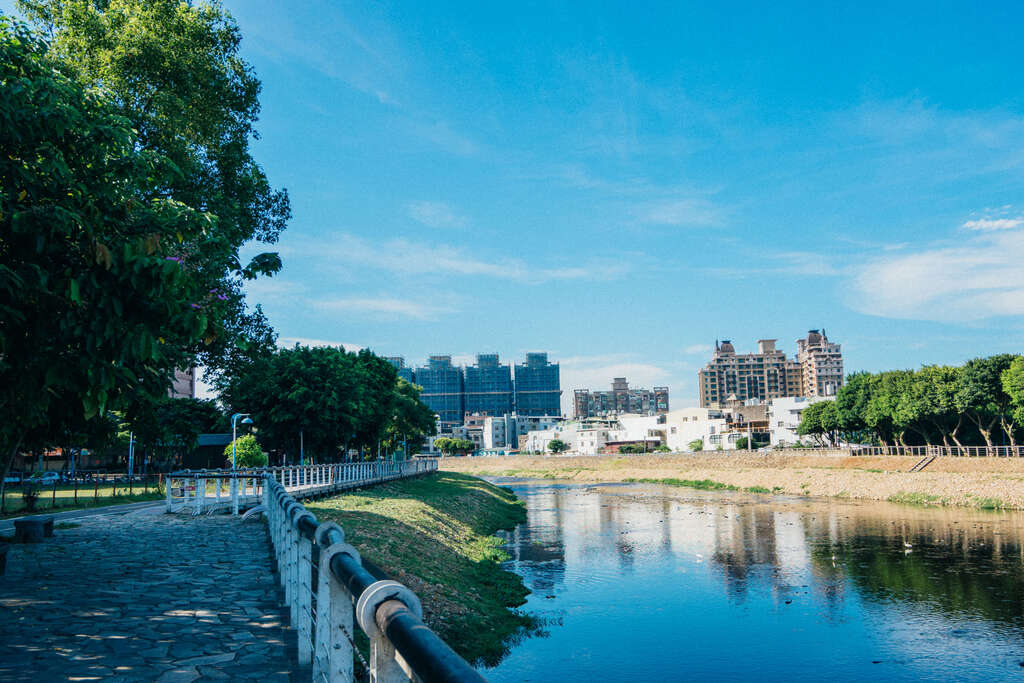 Nankan Riverside Parks (Nankan Creek Riverbank Bike Trail)