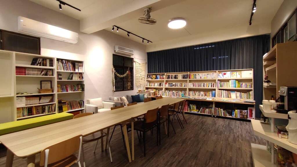 阅过山丘有机书店