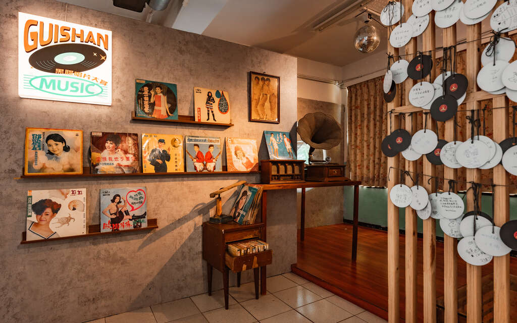 龜山眷村故事館-龜山眷村故事館2樓黑膠唱片展區