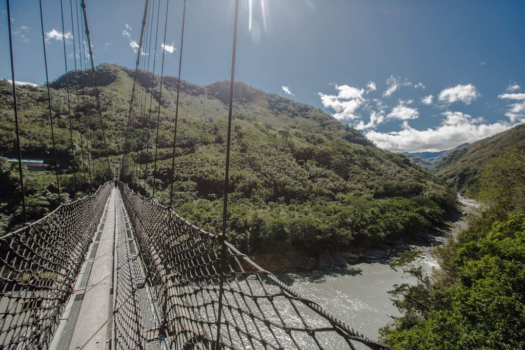 義興吊橋可俯瞰大漢溪谷迷人風景