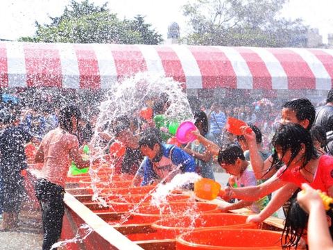 “Water Splashing Festival” of 2016 Longgang Rice Noodle Festival