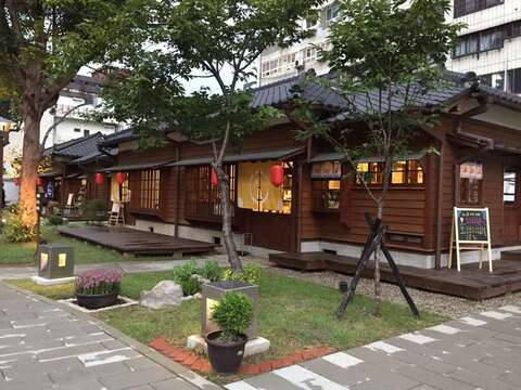 Stay at Gooold Best Stays. Experience the secret spots of Taoyuan.
