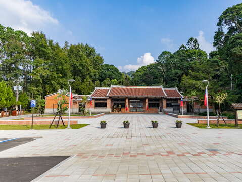 Cihu Visitor Center (慈湖遊客中心)