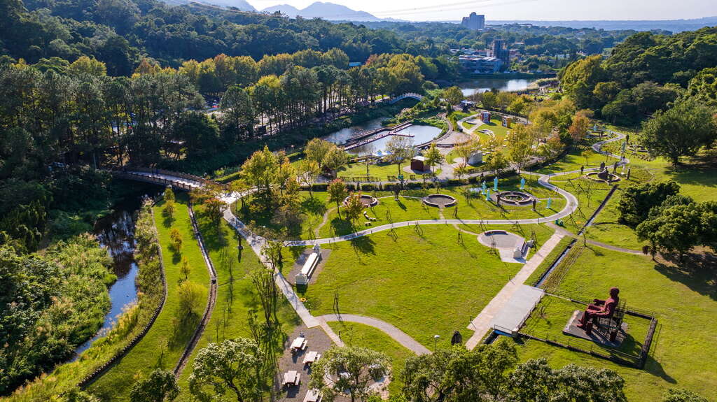 Cihu Memorial Sculpture Park(慈湖紀念雕塑公園) | Taoyuan Tourism