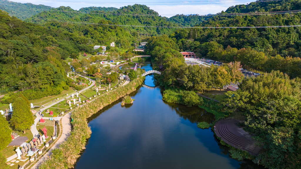 Cihu Memorial Sculpture Park(慈湖紀念雕塑公園) | Taoyuan Tourism