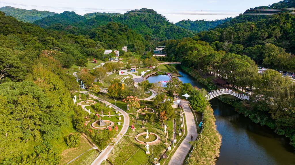 Cihu Memorial Sculpture Park(慈湖紀念雕塑公園) | Taoyuan Tourism