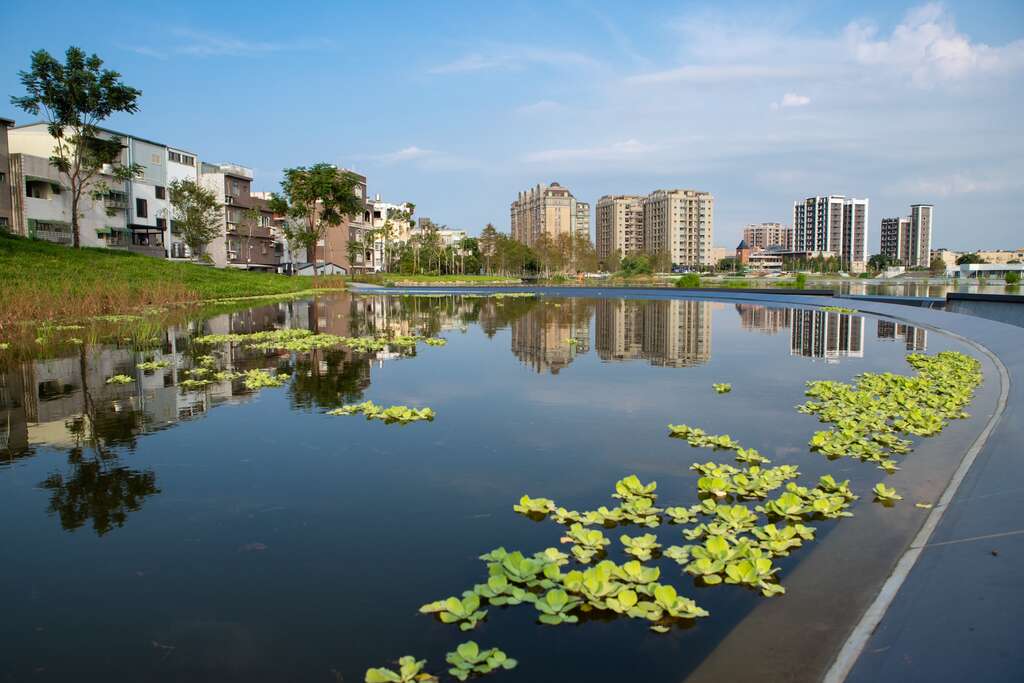 大園區華興池生態埤塘公園 thumbnail 2