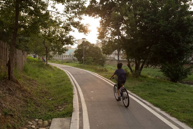 中坜老街溪步道供自行车通行