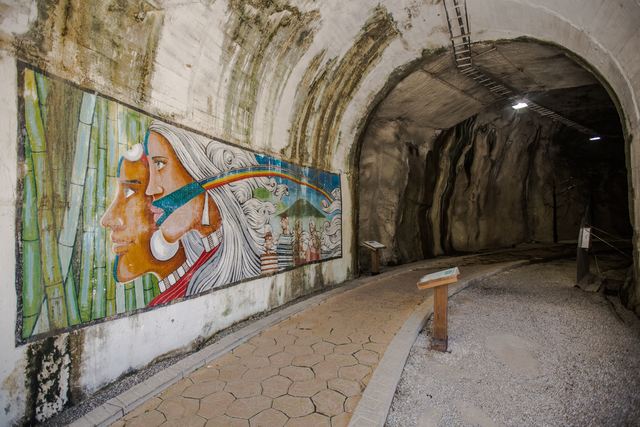 旧桥隧道内展示泰雅原民绘画创作