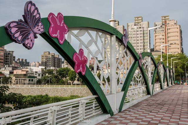 南崁溪水岸公园造型桥