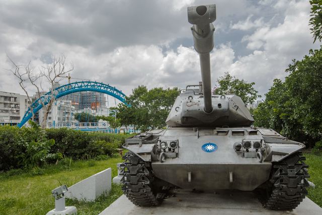 龟山第一河滨公园展示军用除役坦克车