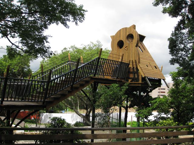 貓頭鷹造型樹屋