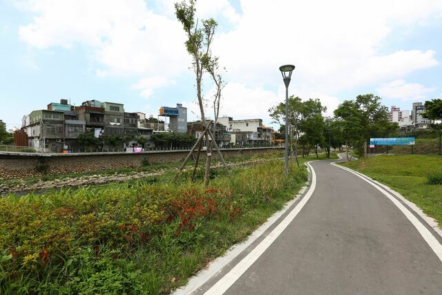 라오제강 강변 자전거길 (老街溪水岸自行車道)