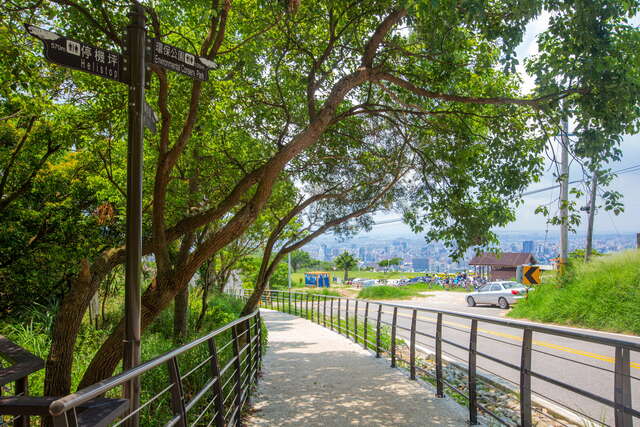 Starts from Owl Forest School and goes along Sansheng Rd. to Tao Xin Pavilion