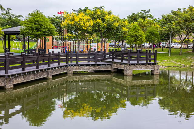 Daxi Riverside Park (大溪河濱公園)