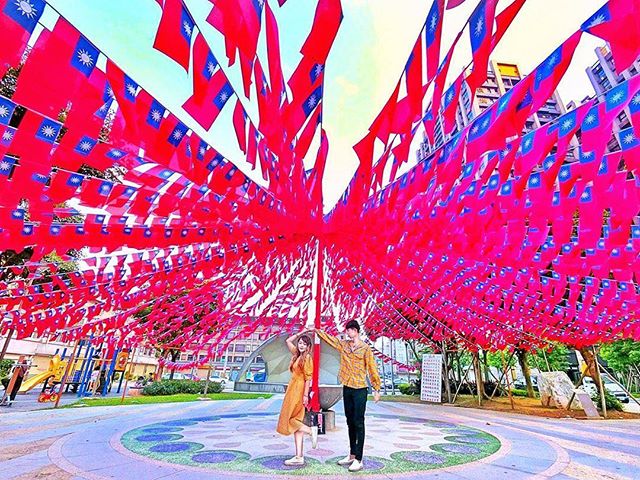 飛舞飄揚的國旗讓小小公園有了獨一無二的風景The fluttering Taiwan flag is characteristic...