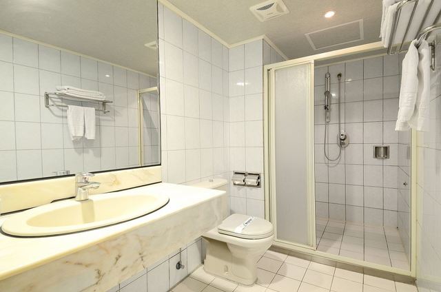 乾濕分離浴室，簡簡單單、乾乾淨淨