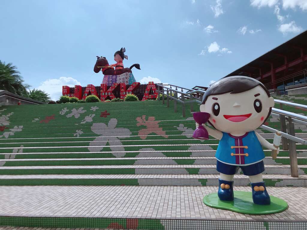 桃园客家文化馆-桐花阶梯及状元郎