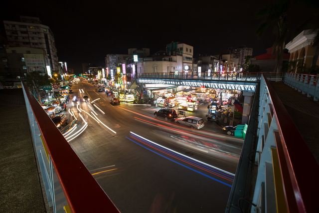 中坜观光夜市位於中坜新明路