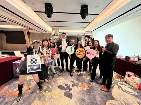 桃園業者⿑聚新加坡推廣觀光