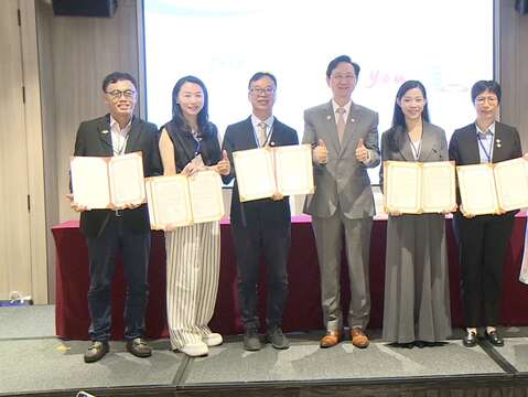 四市觀光旅遊局代表與新加坡全國旅⾏社公會NATAS⾺來⻄亞華⼈旅遊業公會MCTA簽署合作協議