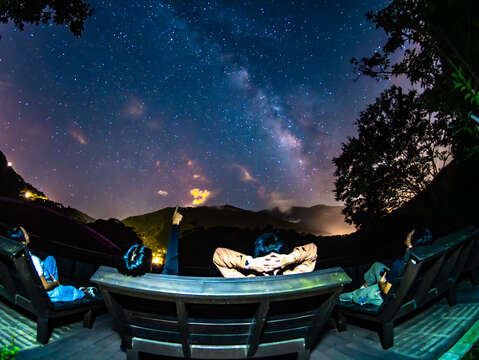 仰望拉拉山星空