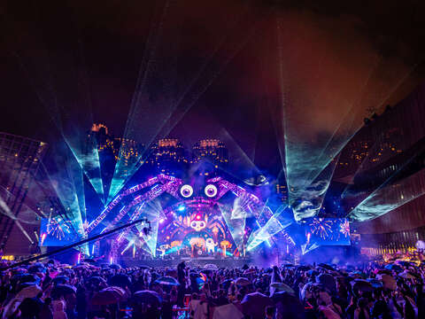 「2025桃園萬聖城 🎃魔蛛古堡🕷️」 吸引108萬人次對完成尋寶之旅💰