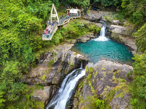 小烏來天空步道與宇內溪溫泉下午開放，各景點上午環境整備10點全面啟用