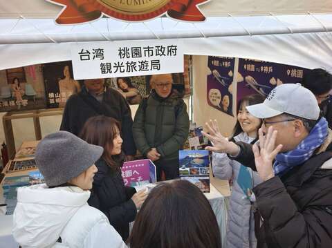 桃園攤位吸引許多神戶市民