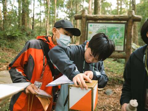 定向活動(新竹分署東眼山自然教育中心提供)