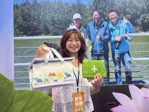 桃園觀旅局局長展示本次展會滿額禮