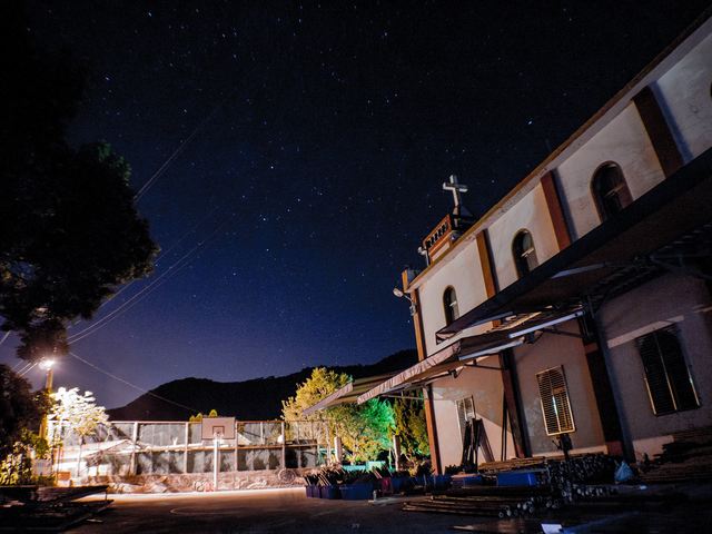比亞外教會夜景