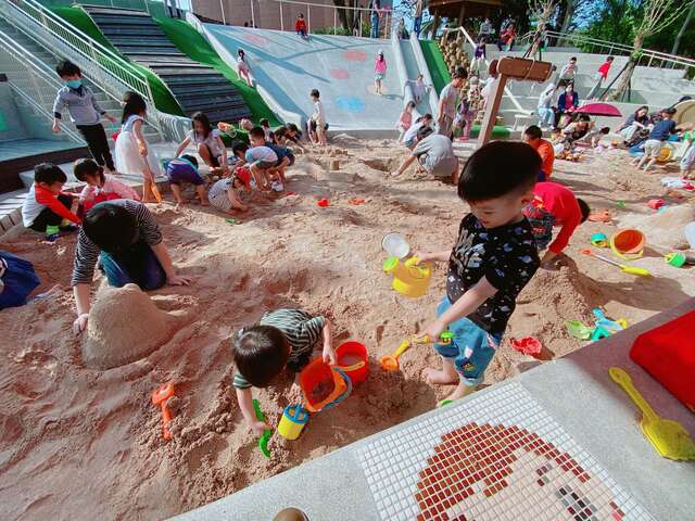 兒童沙坑遊戲區