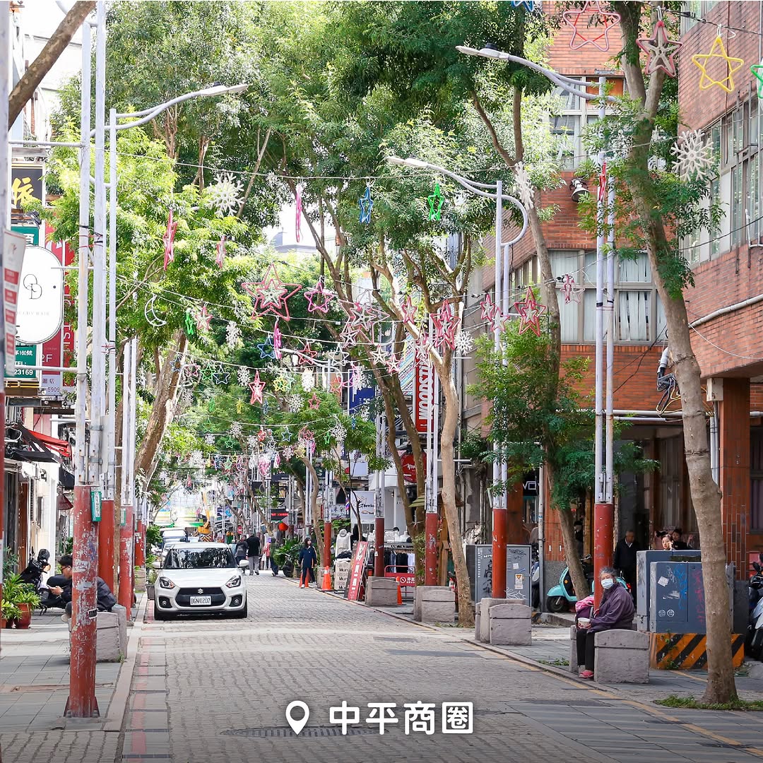 【 #週末桃去哪  來場中壢懷舊一日遊 】想體驗一場中壢懷舊風情的小旅行嗎？跟著小桃子，從 #中壢火車站 出發，一起來感受中壢的城...