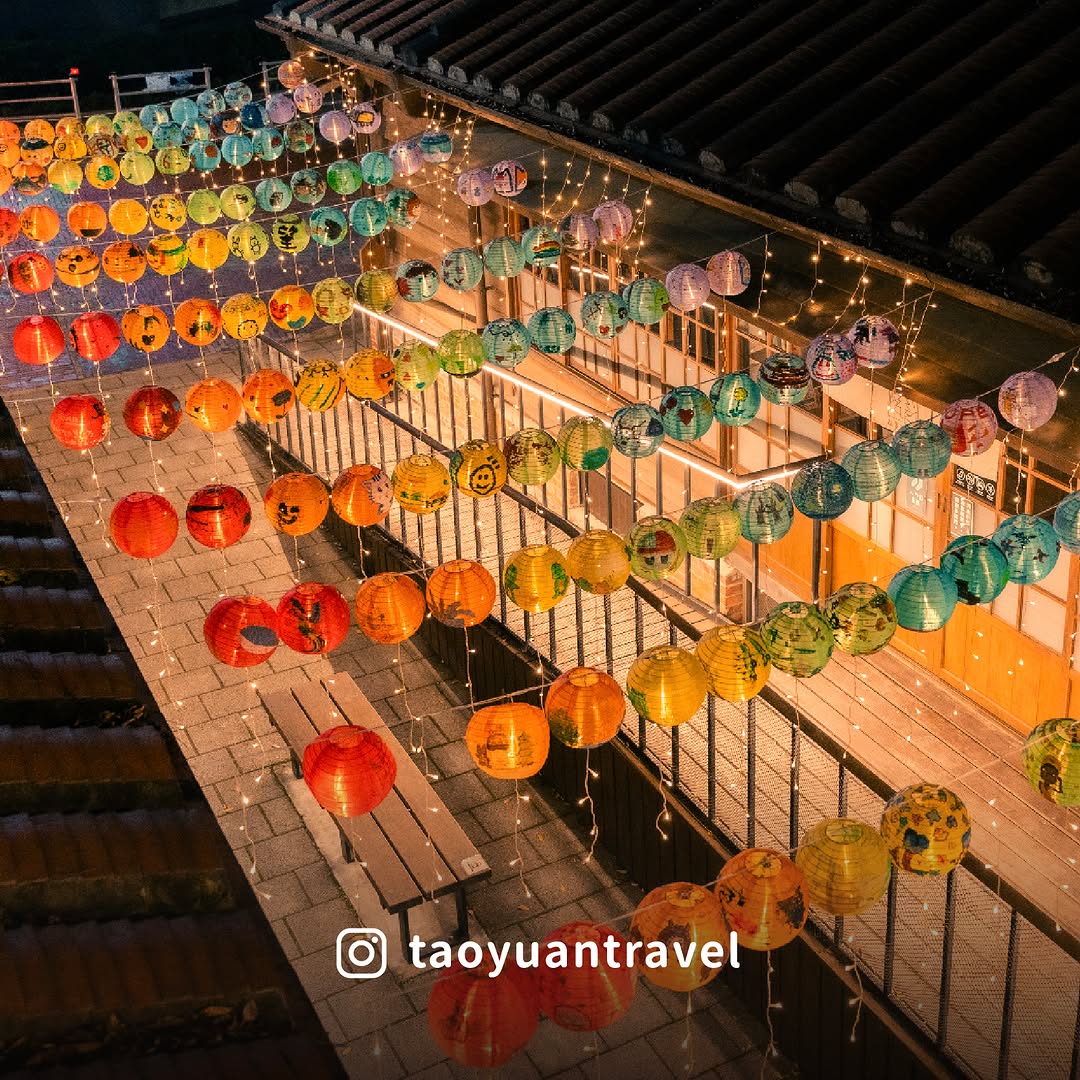  跟著小桃子追光去/Art Lighting II｜城市故事館群燈光計畫【宿舍篇】夜晚的老屋，悄悄亮起溫柔微光光影灑落在日式宿舍與...