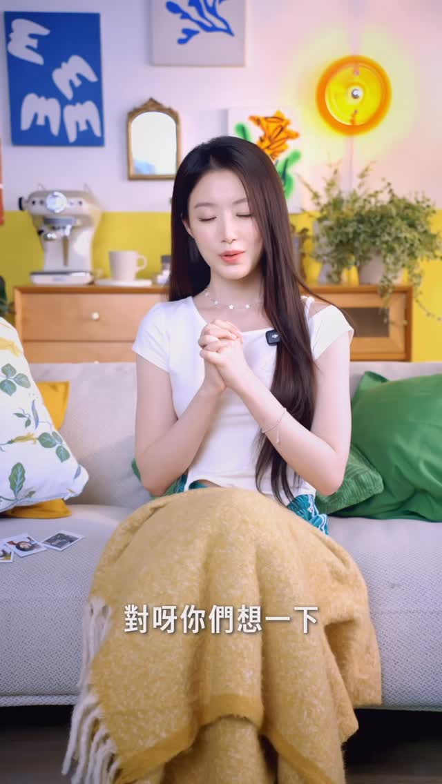 開箱舒華小時候 大家對這幾張照片是不是很眼熟呢？舒華要來公開這些照片背後的童年回憶啦！ 在 桃園富岡 長大的她，樸實又自然，充滿人...